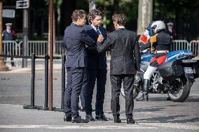 Victory Day Ceremony At De Gaulle Statue - Paris