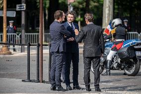 Victory Day Ceremony At De Gaulle Statue - Paris