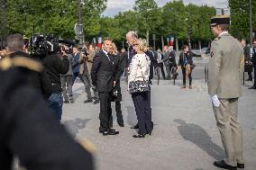 Victory Day Ceremony At De Gaulle Statue - Paris