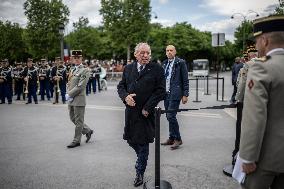 Victory Day Ceremony At De Gaulle Statue - Paris