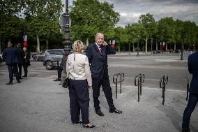 Victory Day Ceremony At De Gaulle Statue - Paris