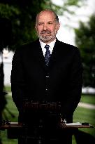 Commerce Secretary Lutnik Prepares for Interview at White House