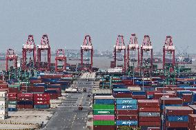 China Import And Export Growth in The First Four Months of 2025