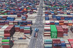 China Import And Export Growth in The First Four Months of 2025