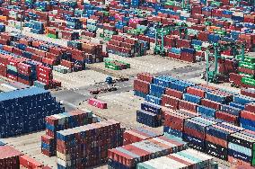 China Import And Export Growth in The First Four Months of 2025