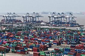 China Import And Export Growth in The First Four Months of 2025