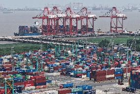 China Import And Export Growth in The First Four Months of 2025
