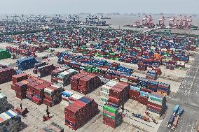 China Import And Export Growth in The First Four Months of 2025