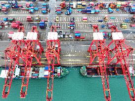 China Import And Export Growth in The First Four Months of 2025