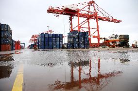 China Import And Export Growth in The First Four Months of 2025