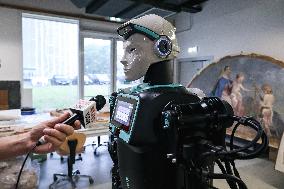 RoBee First Cognitive Humanoid For Restoration Unveiled - Milan