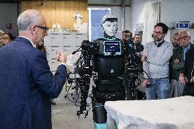 RoBee First Cognitive Humanoid For Restoration Unveiled - Milan