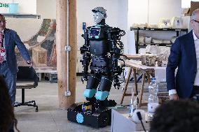 RoBee First Cognitive Humanoid For Restoration Unveiled - Milan
