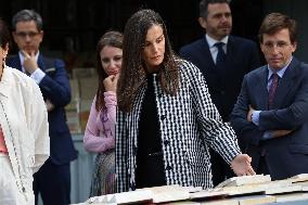 Queen Letizia Visits Cuesta de Moyano Book Fair - Madrid