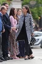 Queen Letizia Visits Cuesta de Moyano Book Fair - Madrid