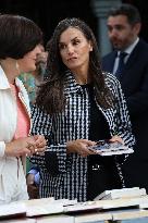 Queen Letizia Visits Cuesta de Moyano Book Fair - Madrid