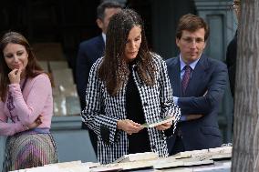 Queen Letizia Visits Cuesta de Moyano Book Fair - Madrid