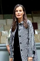 Queen Letizia Visits Cuesta de Moyano Book Fair - Madrid
