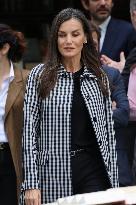Queen Letizia Visits Cuesta de Moyano Book Fair - Madrid