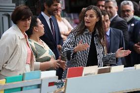 Queen Letizia Visits Cuesta de Moyano Book Fair - Madrid