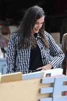Queen Letizia Visits Cuesta de Moyano Book Fair - Madrid