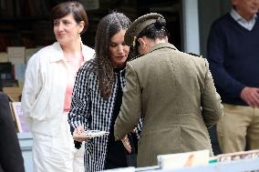 Queen Letizia Visits Cuesta de Moyano Book Fair - Madrid
