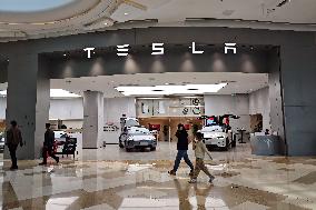 TESLA Store