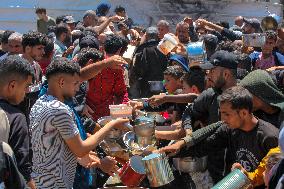 Palestinians Face Food Crisis Amid Shortages - Gaza