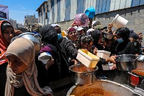 Palestinians Face Food Crisis Amid Shortages - Gaza