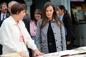 Queen Letizia Visits Cuesta de Moyano Book Fair - Madrid