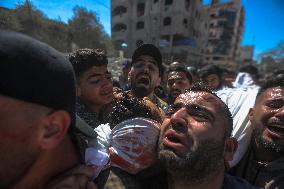 Israeli Strike On Crowded Restaurant Kills 33 And Injures Dozens - Gaza
