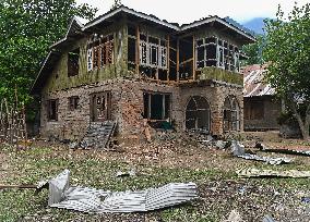 People Flee and Mourn After Border Strikes - Kashmir