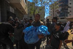 Israeli Strike On Crowded Restaurant Kills 33 And Injures Dozens - Gaza
