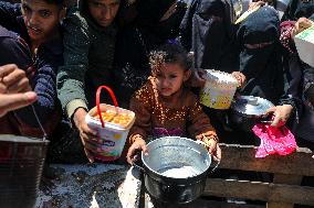 Palestinians Face Food Crisis Amid Shortages - Gaza