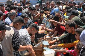 Palestinians Face Food Crisis Amid Shortages - Gaza
