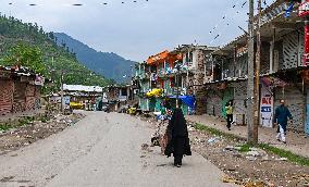 People Flee and Mourn After Border Strikes - Kashmir
