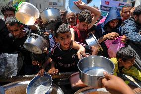 Palestinians Face Food Crisis Amid Shortages - Gaza