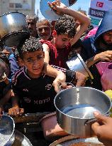 Palestinians Face Food Crisis Amid Shortages - Gaza