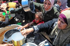 Palestinians Face Food Crisis Amid Shortages - Gaza