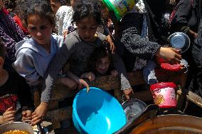 Palestinians Face Food Crisis Amid Shortages - Gaza