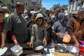 Palestinians Face Food Crisis Amid Shortages - Gaza