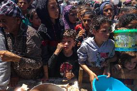 Palestinians Face Food Crisis Amid Shortages - Gaza
