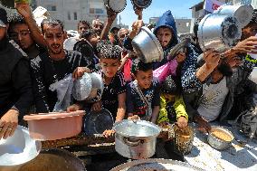 Palestinians Face Food Crisis Amid Shortages - Gaza