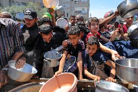 Palestinians Face Food Crisis Amid Shortages - Gaza