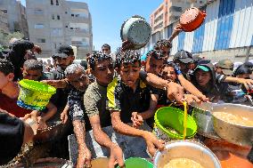 Palestinians Face Food Crisis Amid Shortages - Gaza