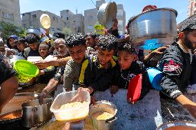 Palestinians Face Food Crisis Amid Shortages - Gaza