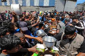 Palestinians Face Food Crisis Amid Shortages - Gaza