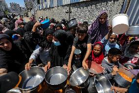Palestinians Face Food Crisis Amid Shortages - Gaza