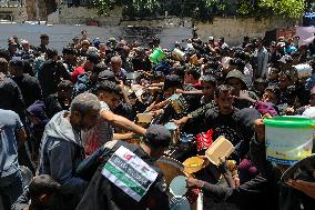 Palestinians Face Food Crisis Amid Shortages - Gaza