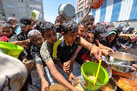Palestinians Face Food Crisis Amid Shortages - Gaza